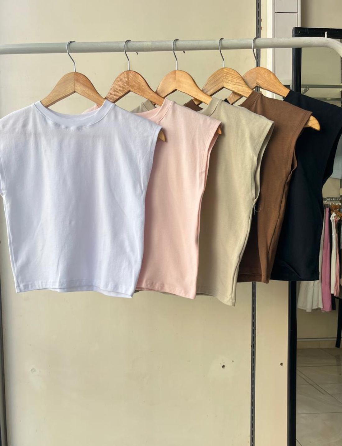 REMERA ASTRA SIN MANGAS