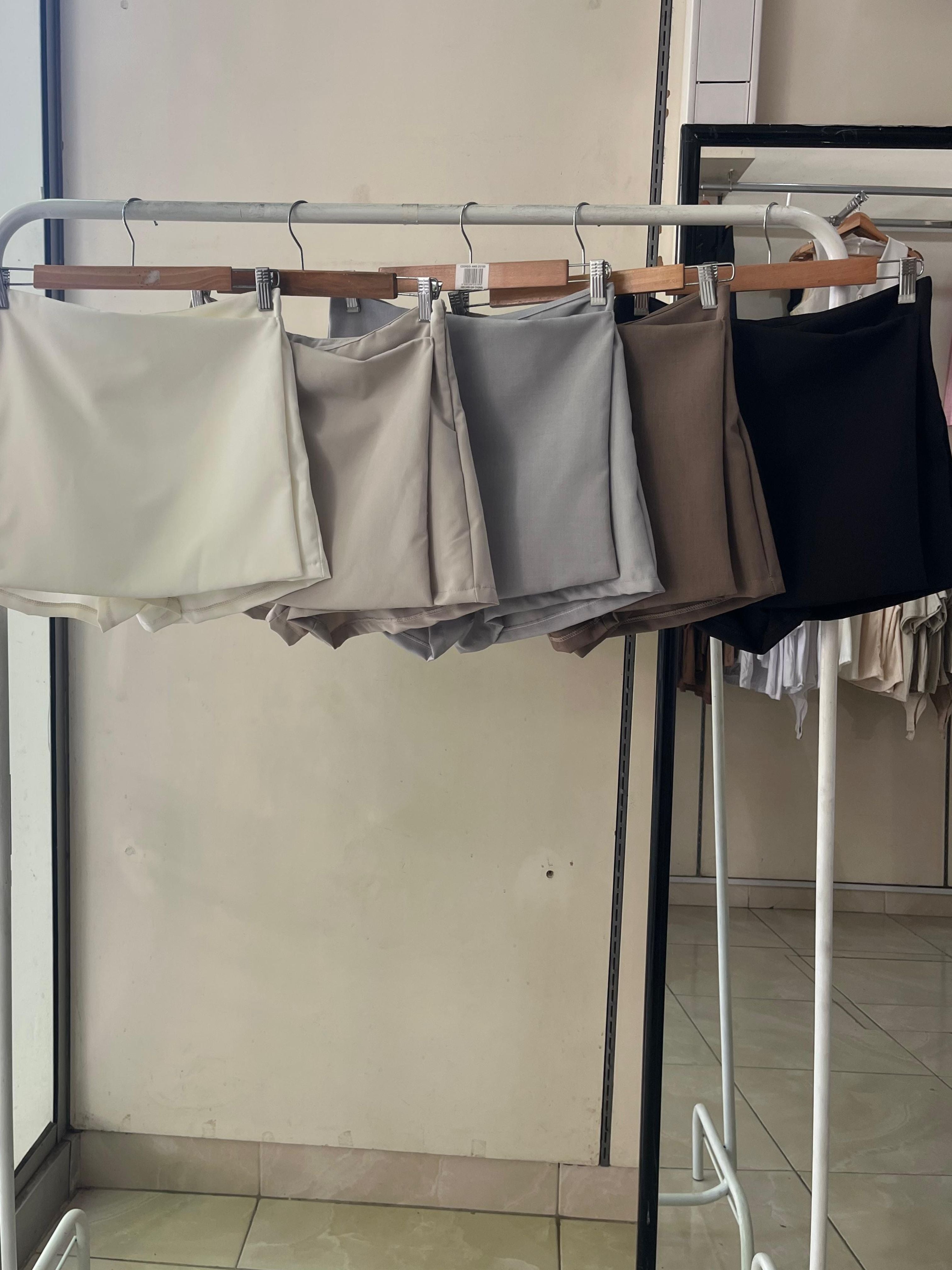 SKORT MILAN SASTRERO